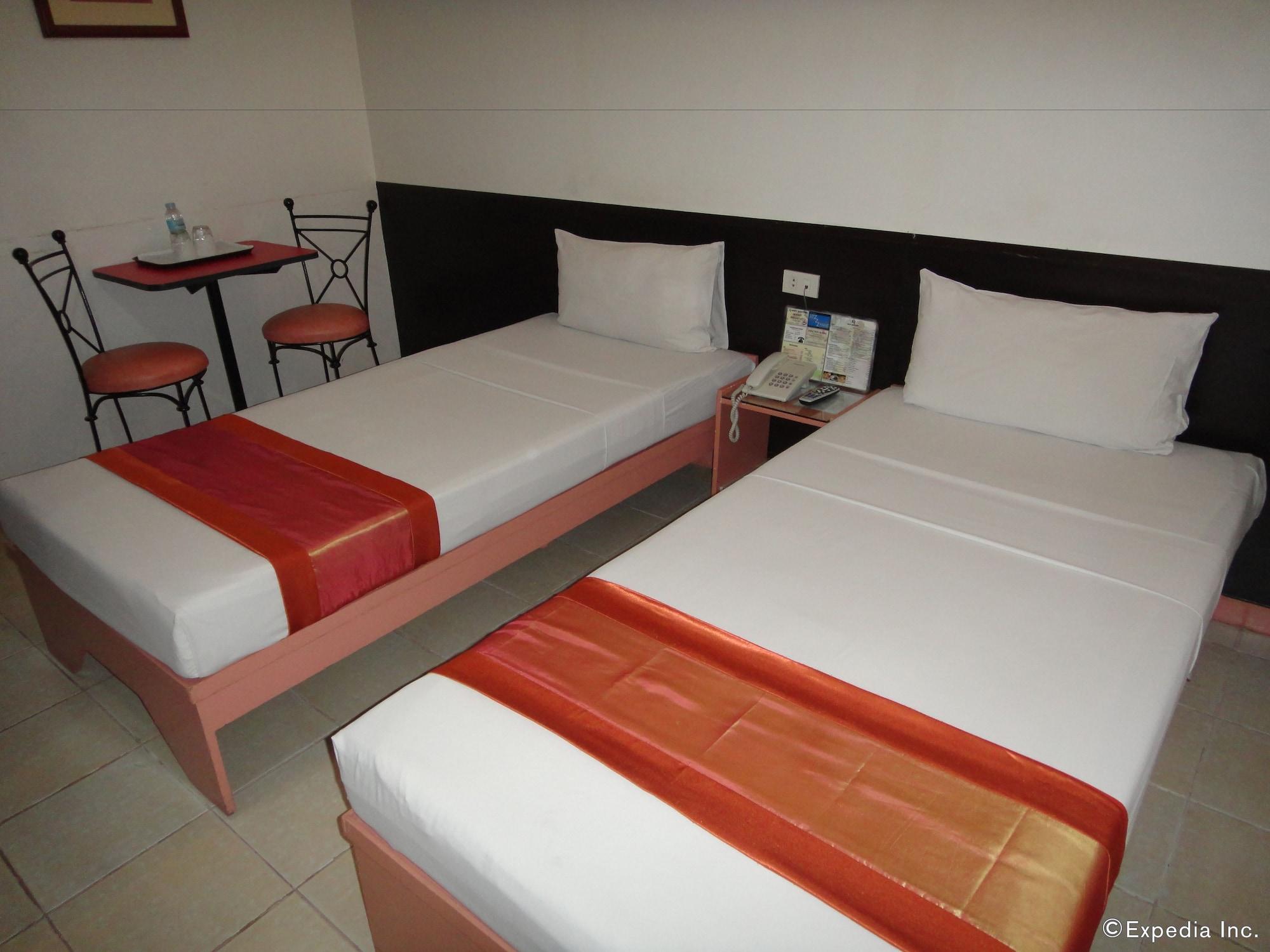 Hotel Pier Cuatro Cebu Bagian luar foto