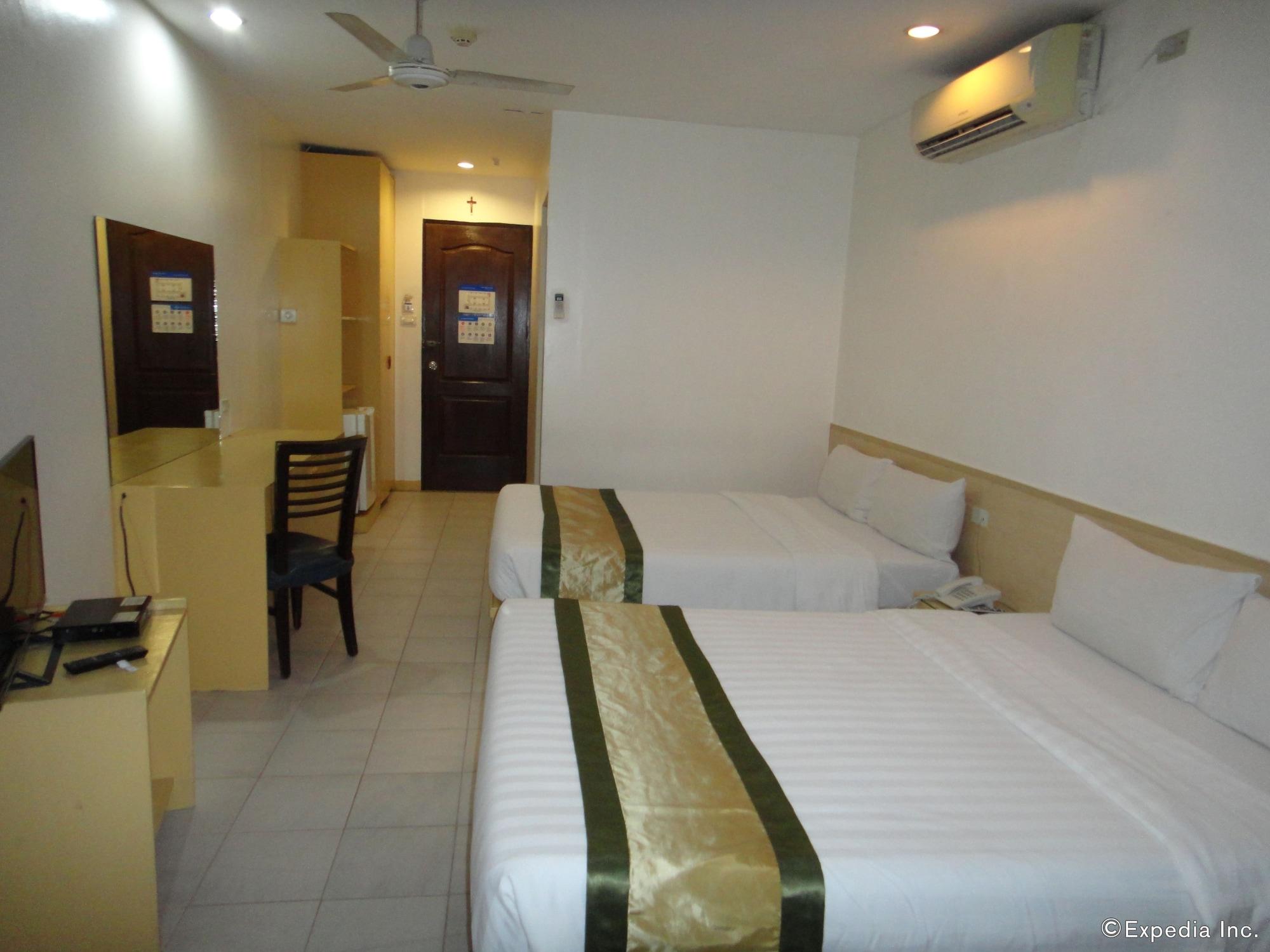 Hotel Pier Cuatro Cebu Bagian luar foto