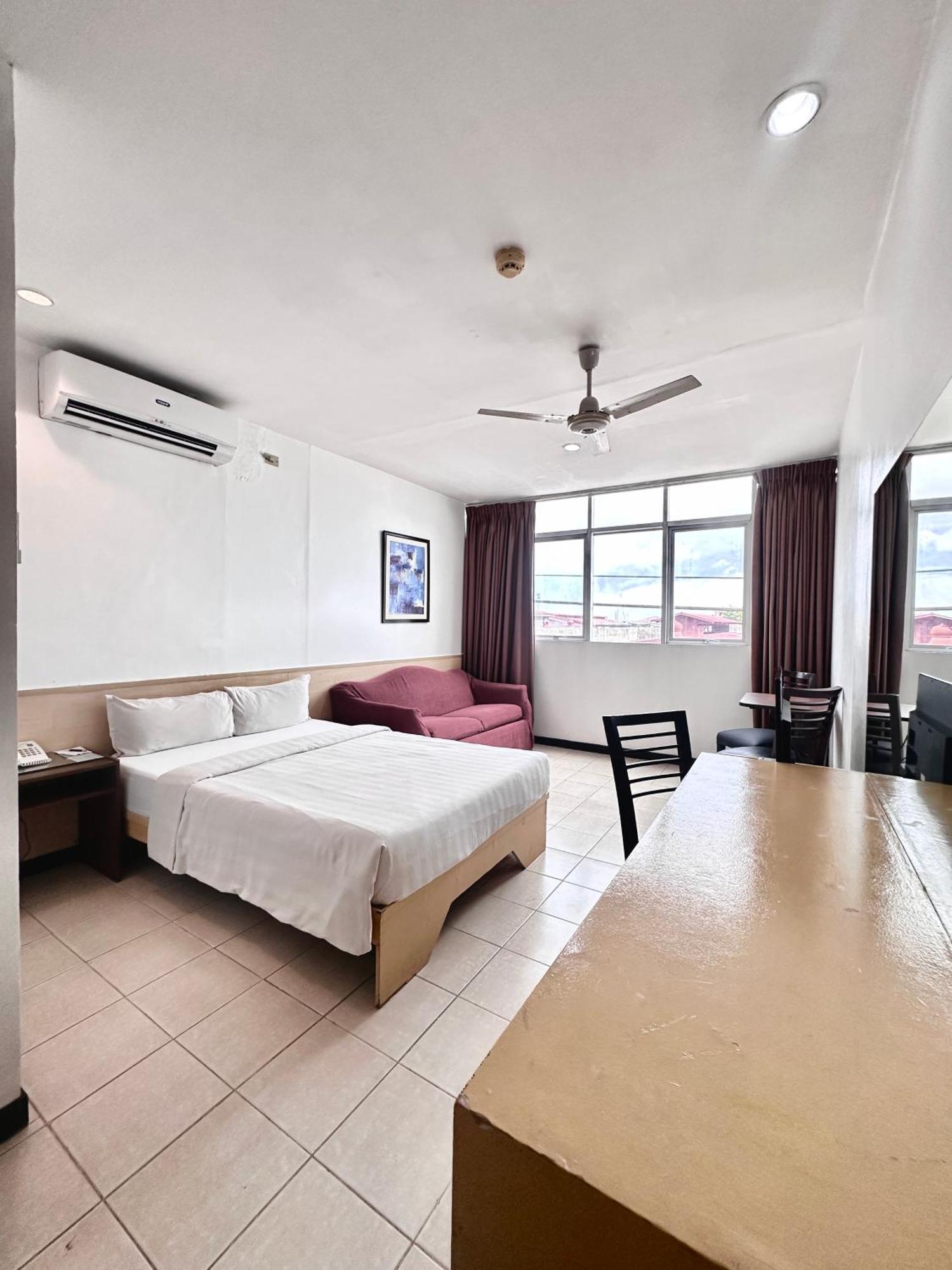 Hotel Pier Cuatro Cebu Bagian luar foto