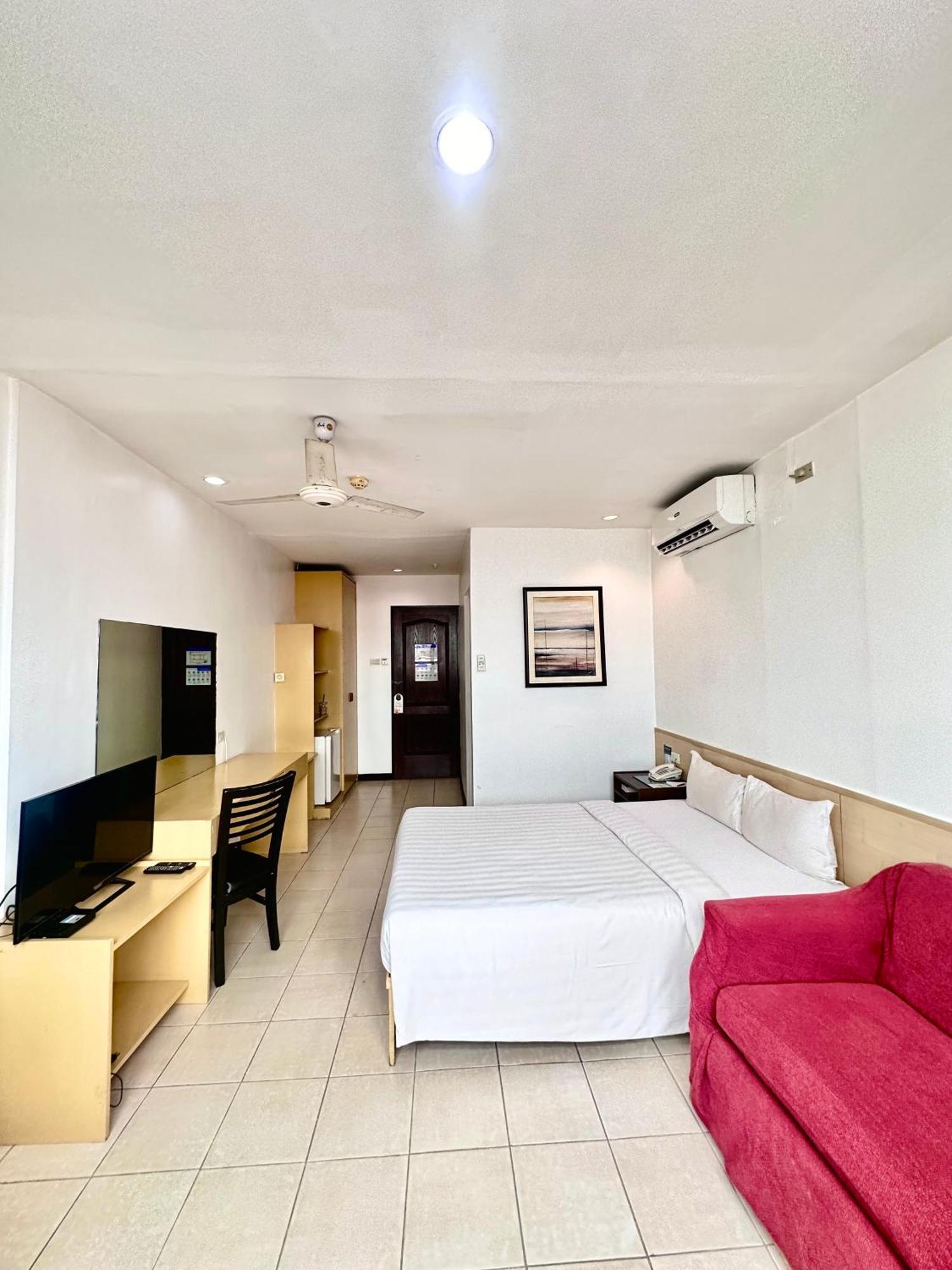 Hotel Pier Cuatro Cebu Bagian luar foto