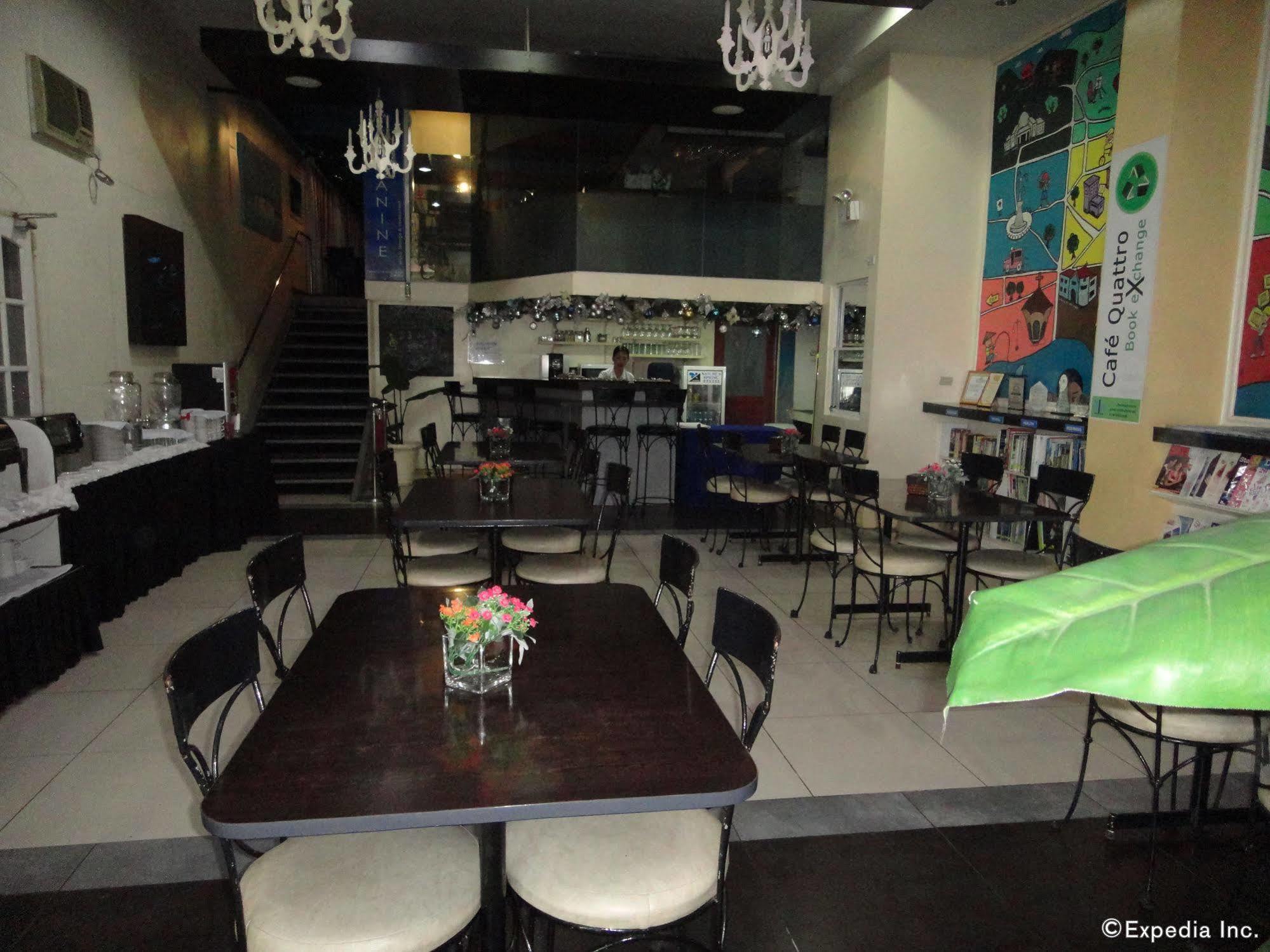 Hotel Pier Cuatro Cebu Bagian luar foto