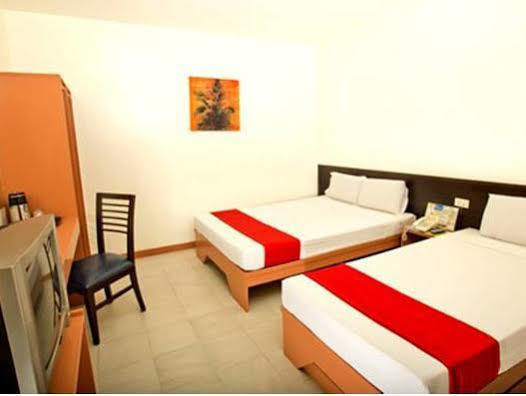 Hotel Pier Cuatro Cebu Bagian luar foto